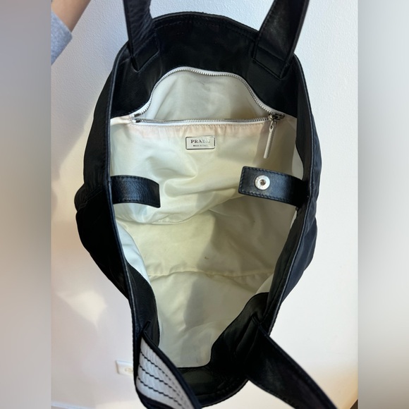 RARE VINTAGE Prada Nylon Tote with Leather Handle - Picture 5 of 9